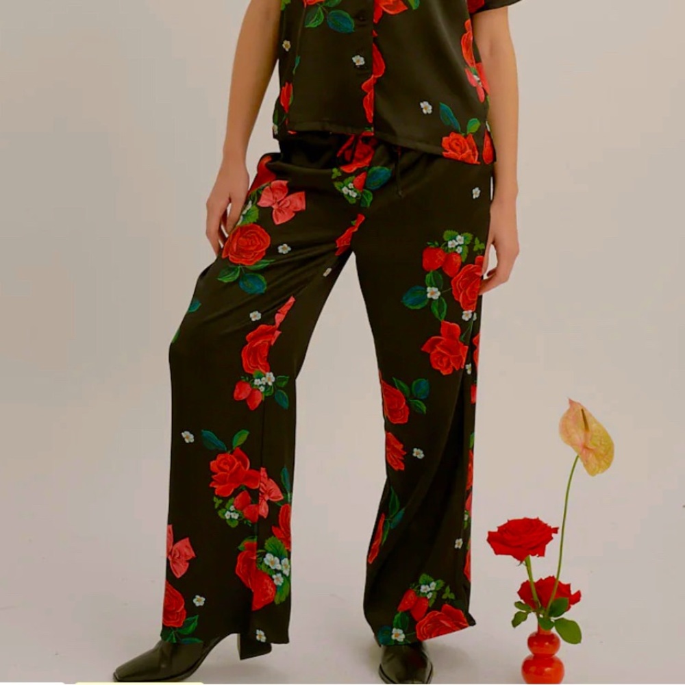 Lisa Says Gah Floral Wide Leg Pants - Black and Red